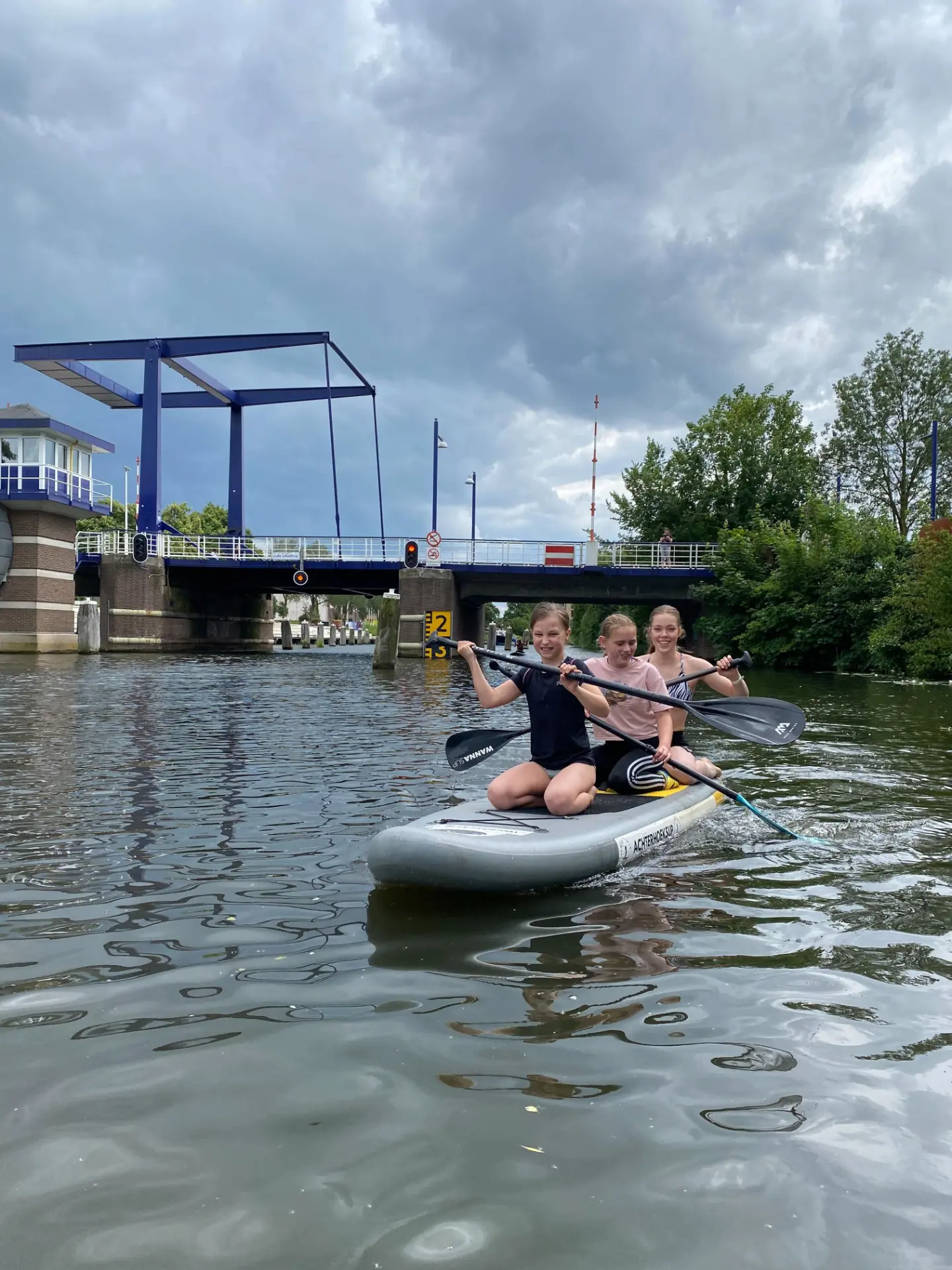 Suppen op het water tijdens een zomeruitje